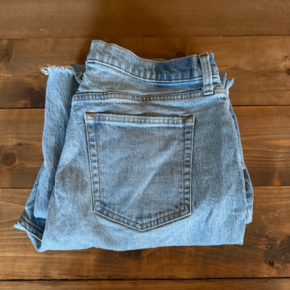 Abercrombie & Fitch Curve Love The Baggy Low Rise Raw Hem Denim Jeans - Picture 7 of 15